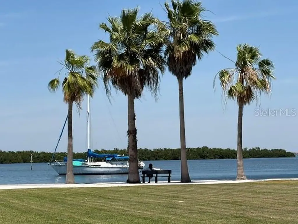 581 Rountree Drive Longboat Key FL 34228