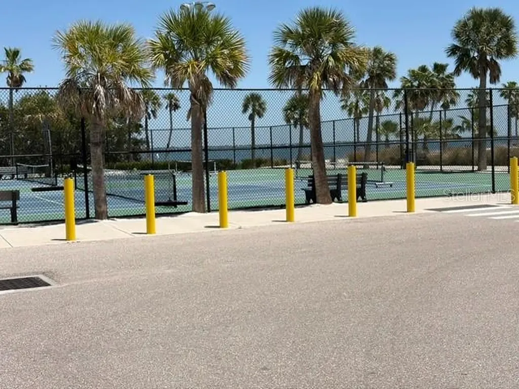 581 Rountree Drive Longboat Key FL 34228