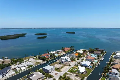 581 Rountree Drive Longboat Key FL 34228