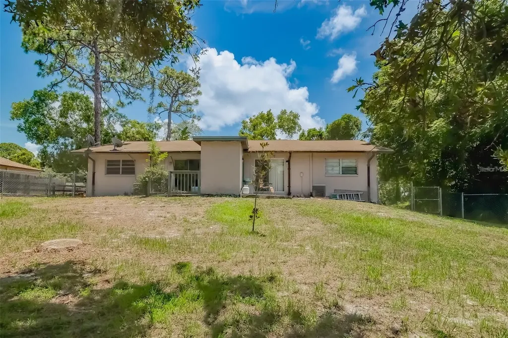 1109 E Rohe Street Tarpon Springs FL 34689
