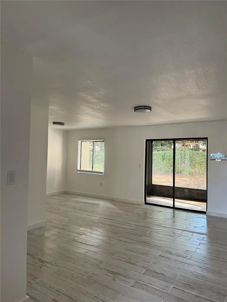 2611 Pine Lake Terrace Sarasota FL 34237