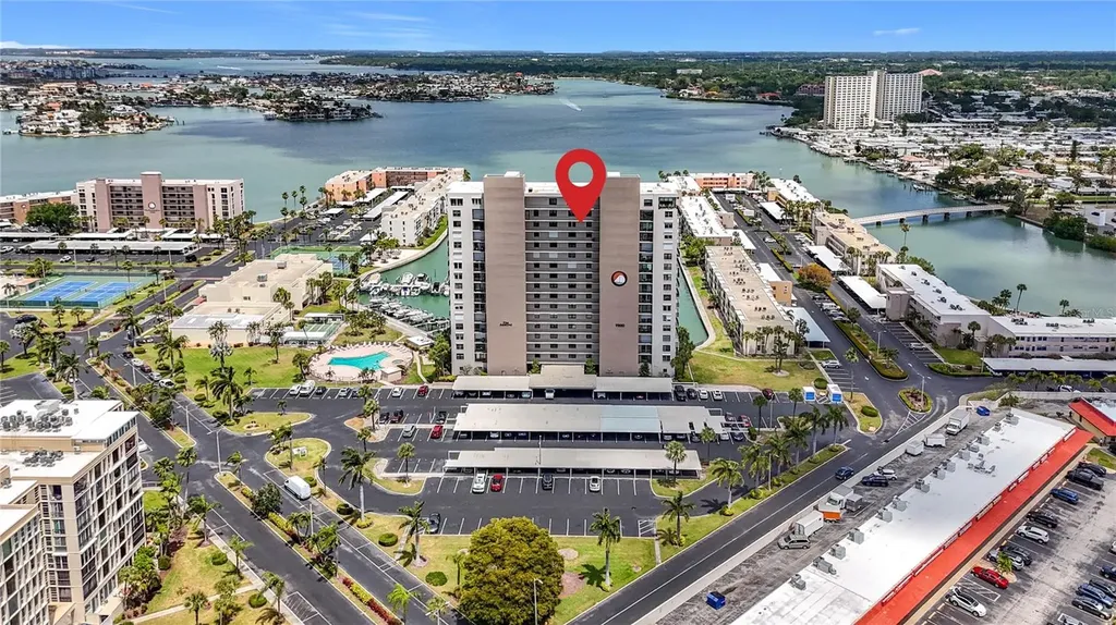 7300 Sun Island Dr S, South Pasadena FL 33707