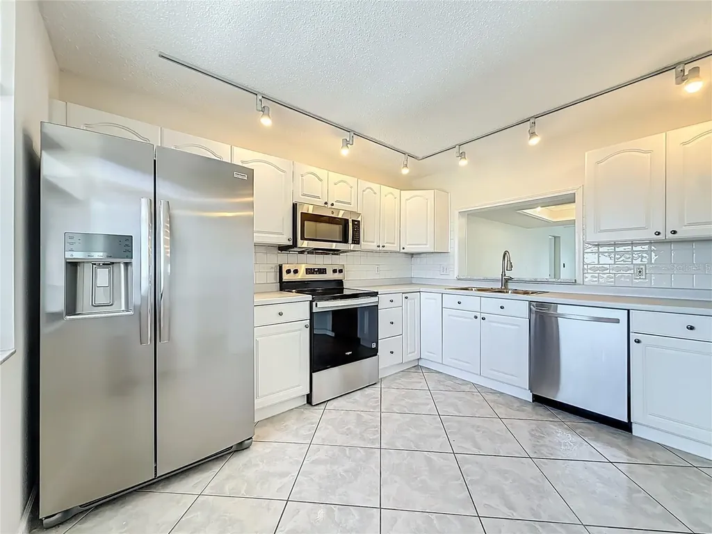 7300 Sun Island Dr S, South Pasadena FL 33707