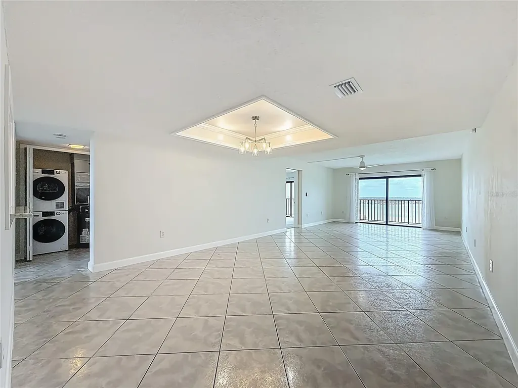7300 Sun Island Dr S, South Pasadena FL 33707