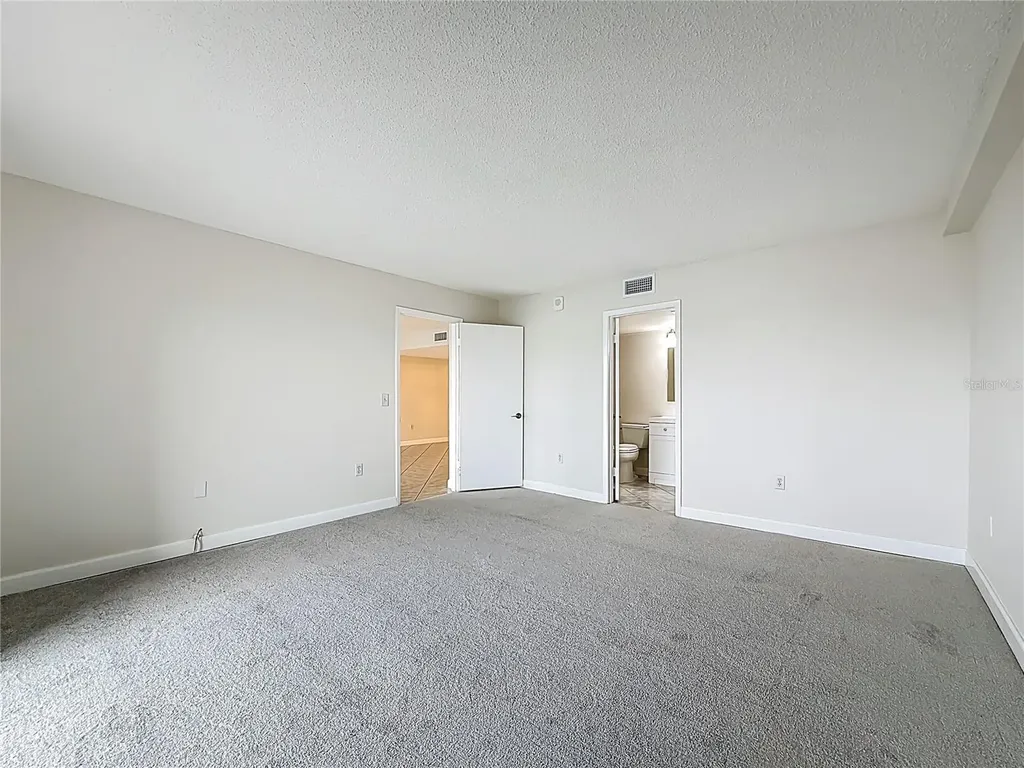 7300 Sun Island Dr S, South Pasadena FL 33707