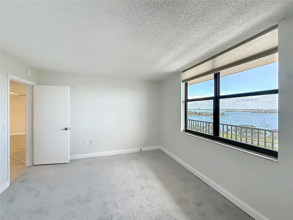 7300 Sun Island Dr S, South Pasadena FL 33707