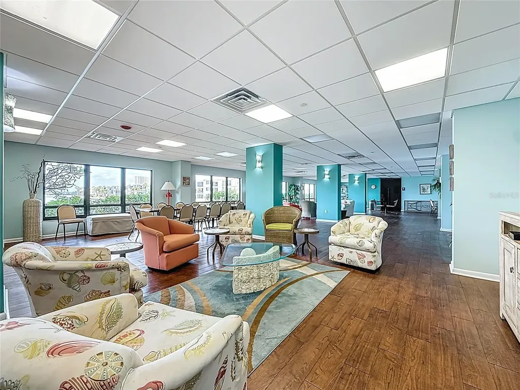 7300 Sun Island Dr S, South Pasadena FL 33707