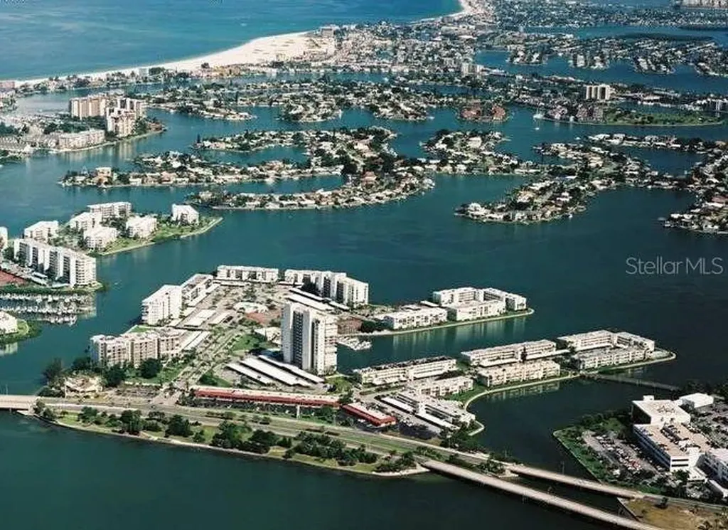 7300 Sun Island Dr S, South Pasadena FL 33707