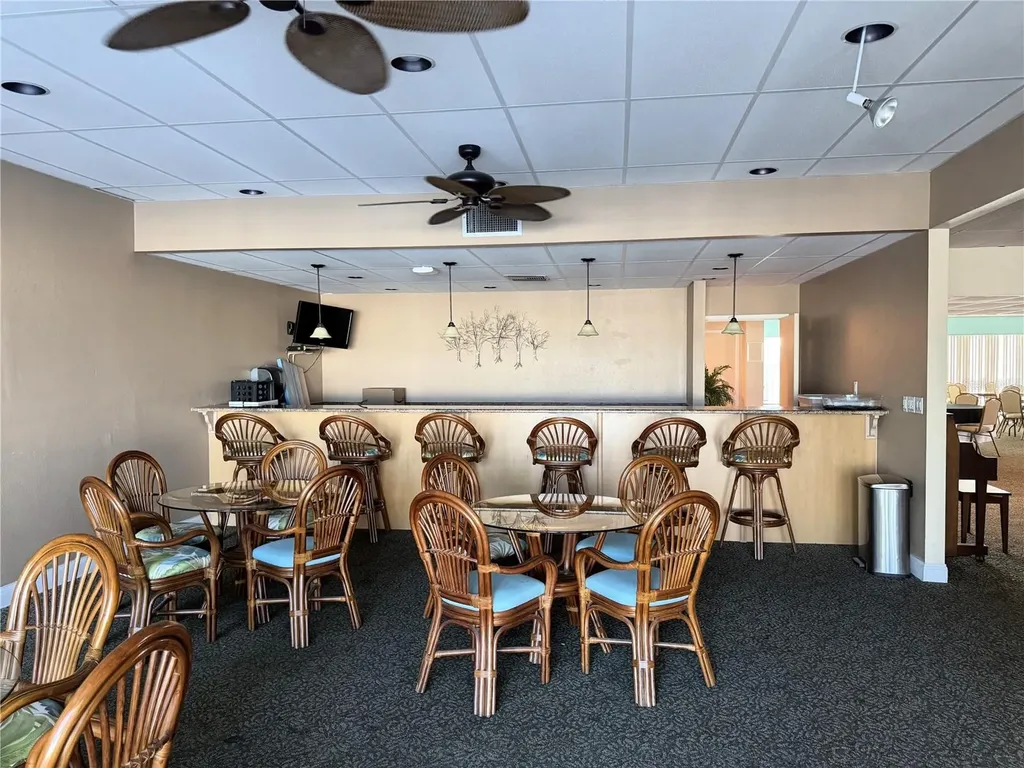 7300 Sun Island Dr S, South Pasadena FL 33707