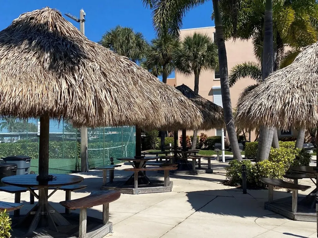 7300 Sun Island Dr S, South Pasadena FL 33707