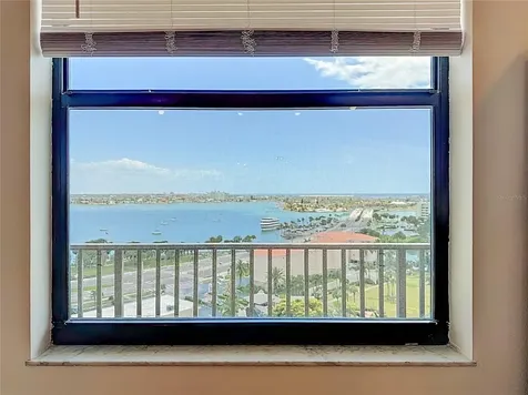 7300 Sun Island Dr S, South Pasadena FL 33707