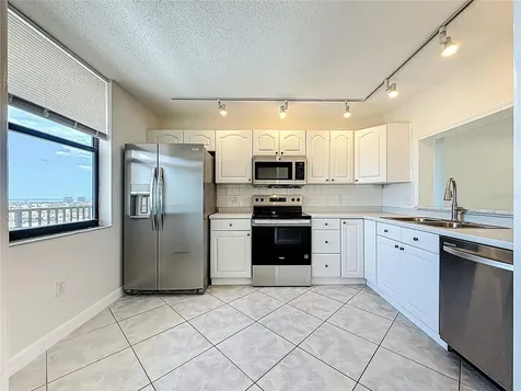 7300 Sun Island Dr S, South Pasadena FL 33707