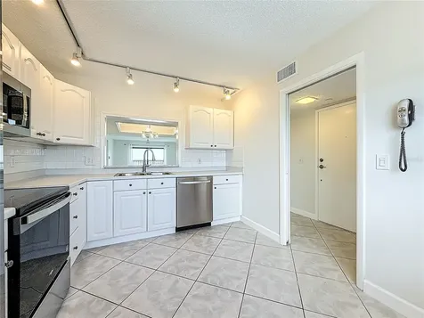 7300 Sun Island Dr S, South Pasadena FL 33707