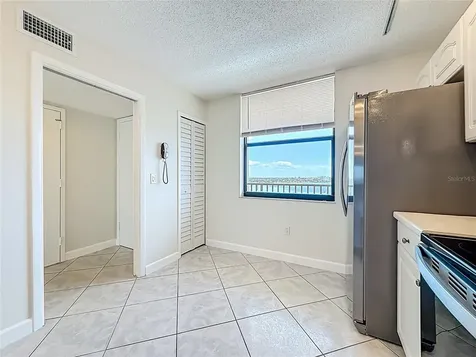 7300 Sun Island Dr S, South Pasadena FL 33707
