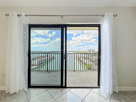 7300 Sun Island Dr S, South Pasadena FL 33707