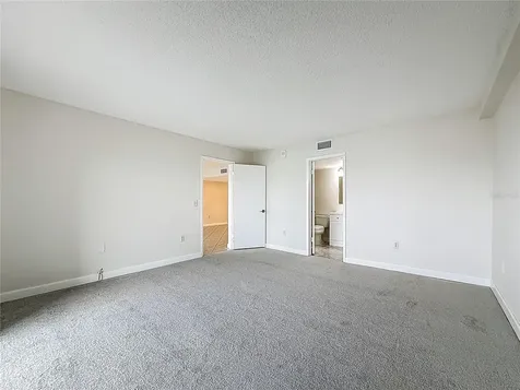 7300 Sun Island Dr S, South Pasadena FL 33707