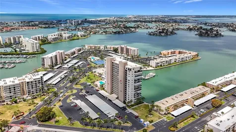 7300 Sun Island Dr S, South Pasadena FL 33707