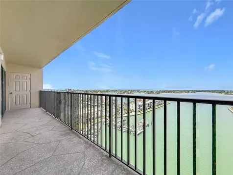 7300 Sun Island Dr S, South Pasadena FL 33707