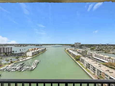 7300 Sun Island Dr S, South Pasadena FL 33707
