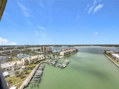 7300 Sun Island Dr S, South Pasadena FL 33707