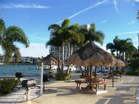7300 Sun Island Dr S, South Pasadena FL 33707