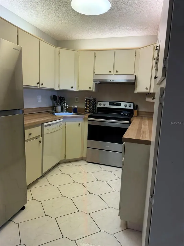 2688 Pine Ridge Way N Palm Harbor FL 34684