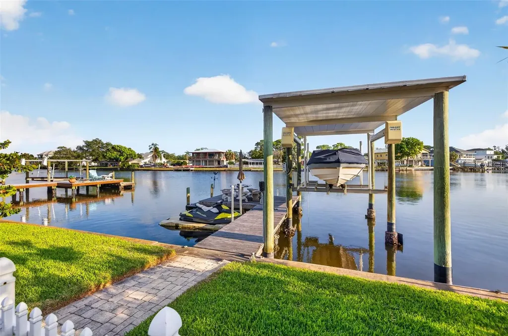316 89th Avenue NE St Petersburg FL 33702