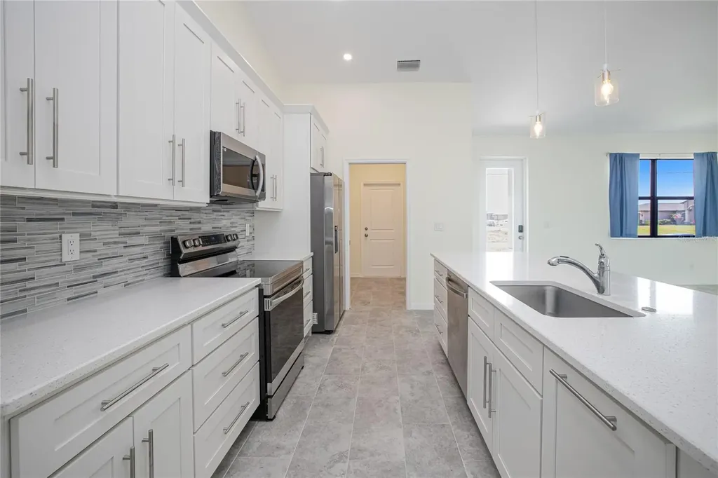 2102 NW 6th Place Cape Coral FL 33993