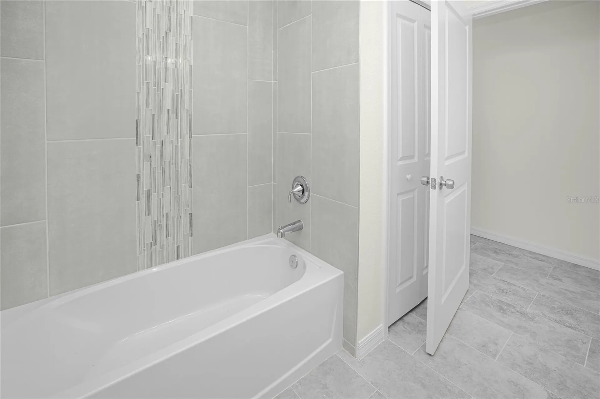 2102 NW 6th Place Cape Coral FL 33993