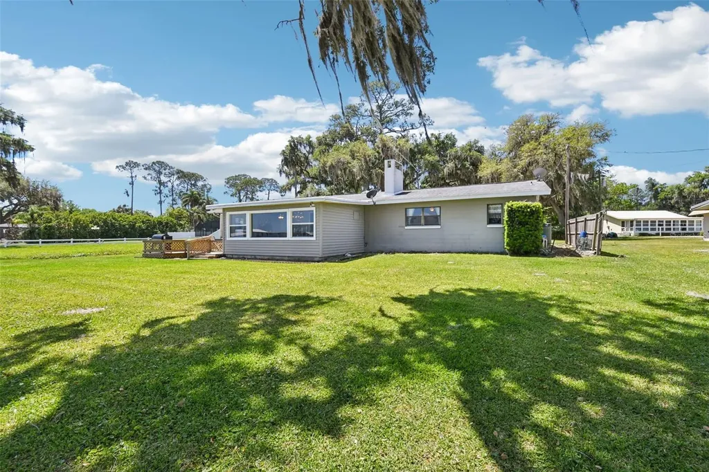 214 Paradise Lane Crescent City FL 32112