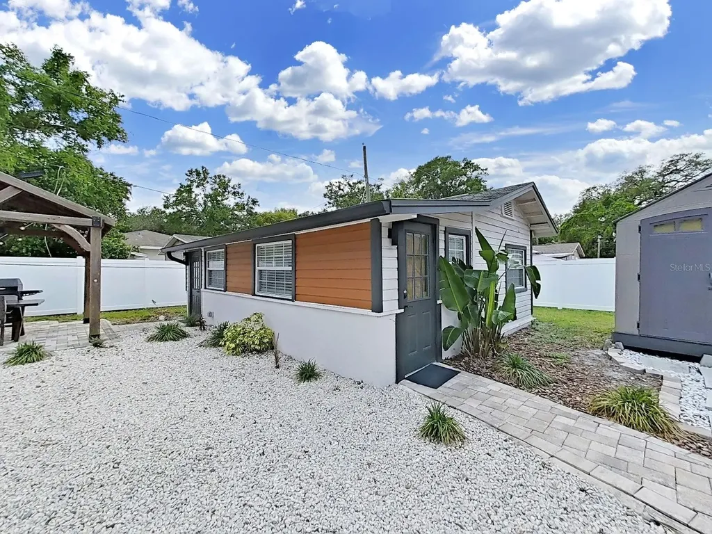 1215 E Curtis Street Tampa FL 33603