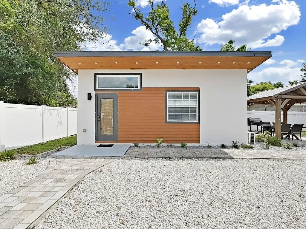1215 E Curtis Street Tampa FL 33603