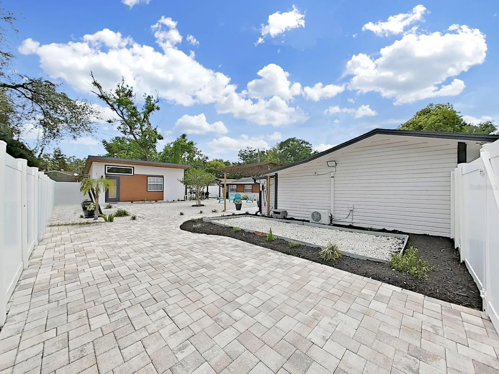 1215 E Curtis Street Tampa FL 33603