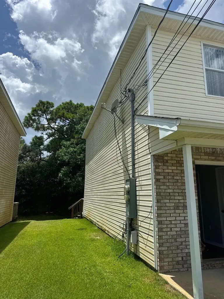 2127 Tom Street Navarre FL 32566