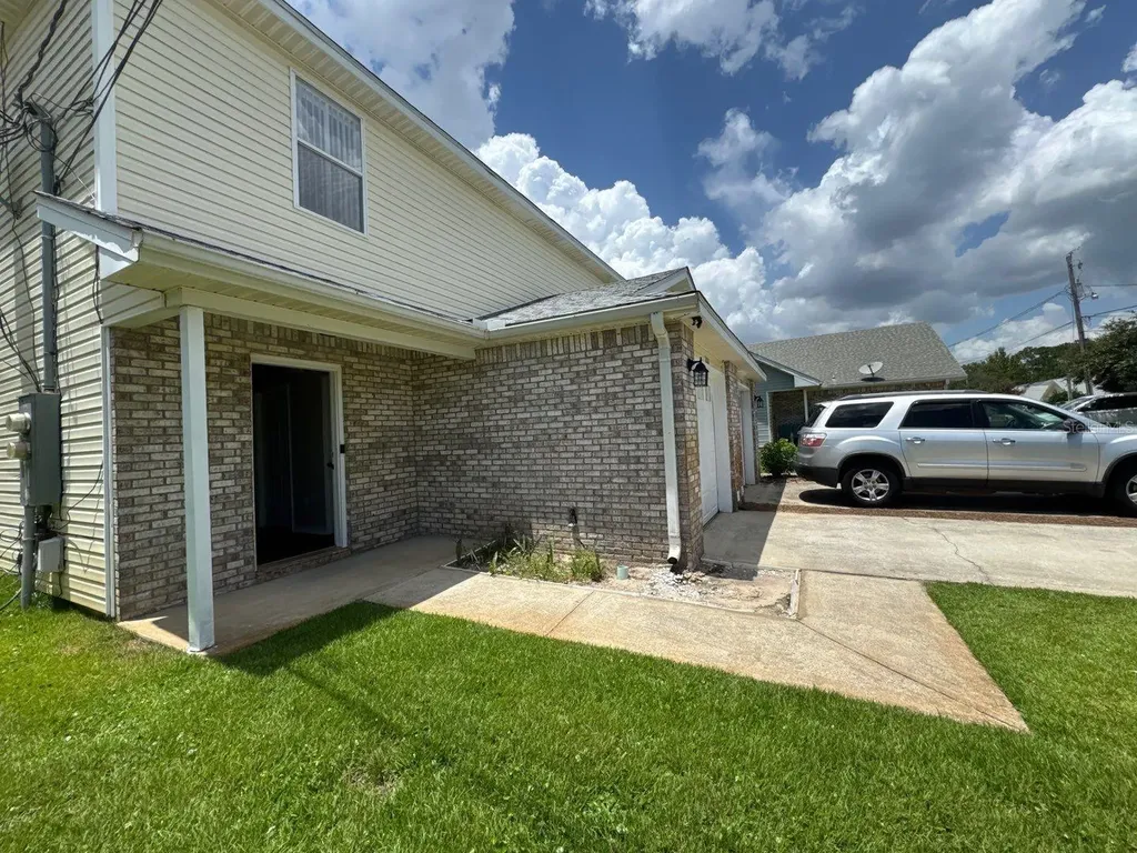 2127 Tom Street Navarre FL 32566