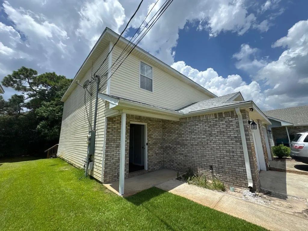 2127 Tom Street Navarre FL 32566