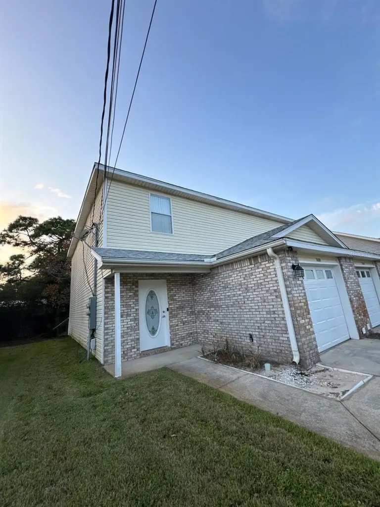2127 Tom Street Navarre FL 32566