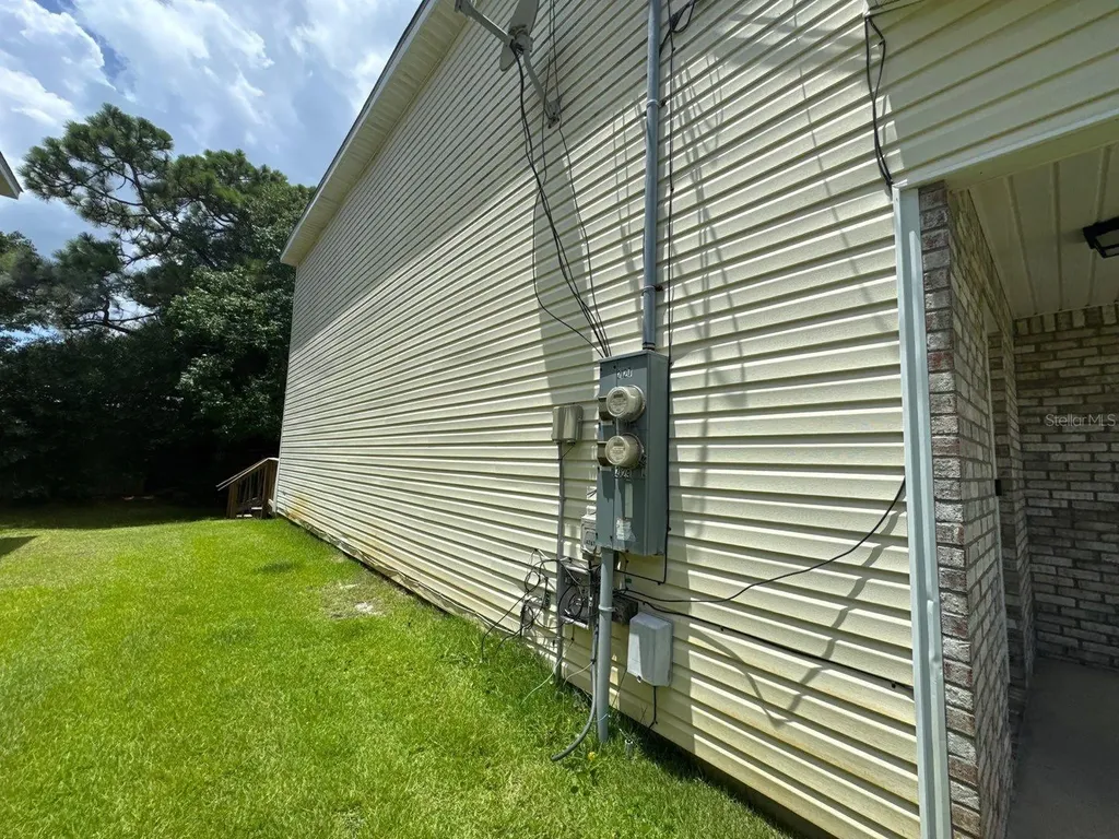 2127 Tom Street Navarre FL 32566