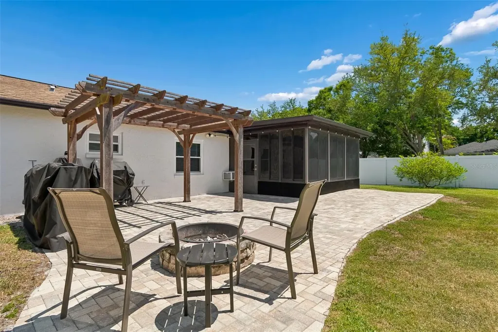 4111 N Bay Hills Boulevard Safety Harbor FL 34695