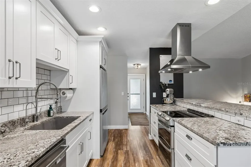 4111 N Bay Hills Boulevard Safety Harbor FL 34695