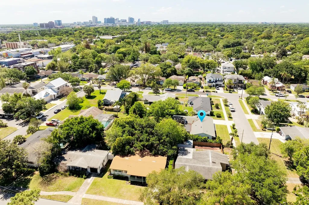 2415 Eaton Lane Orlando FL 32804