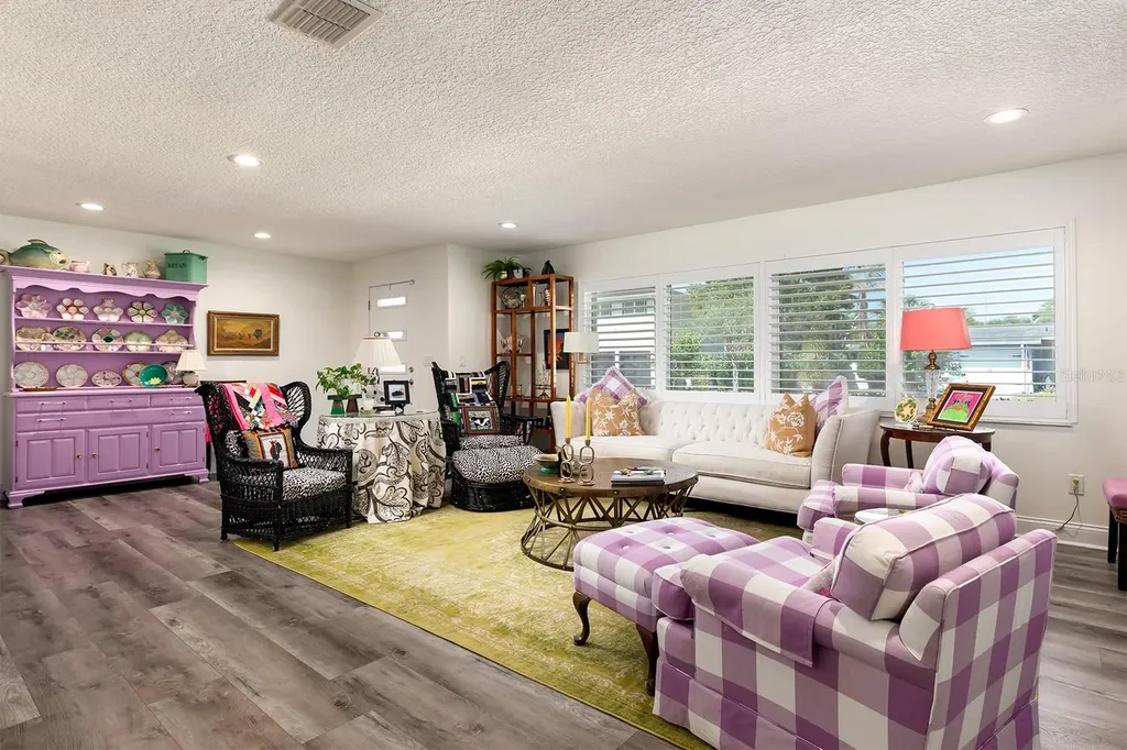 2415 Eaton Lane Orlando FL 32804