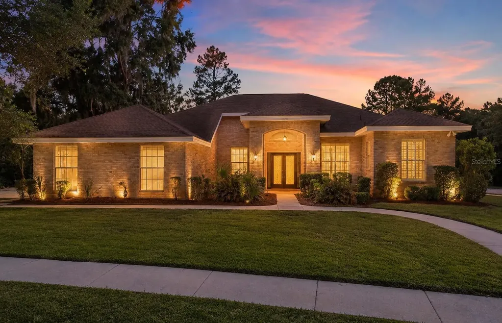 6153 New Osprey Point Weeki Wachee FL 34607