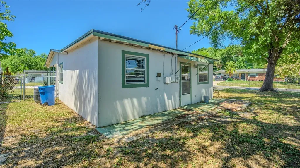 5617 Halifax Drive Tampa FL 33615