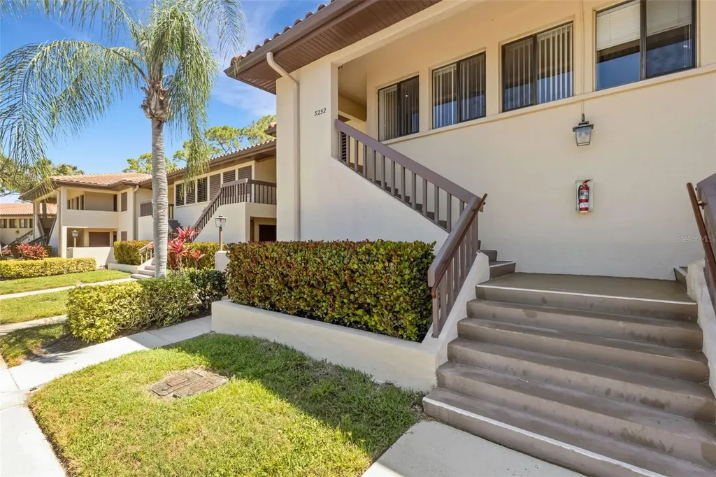 5252 Lake Village Drive Sarasota FL 34235