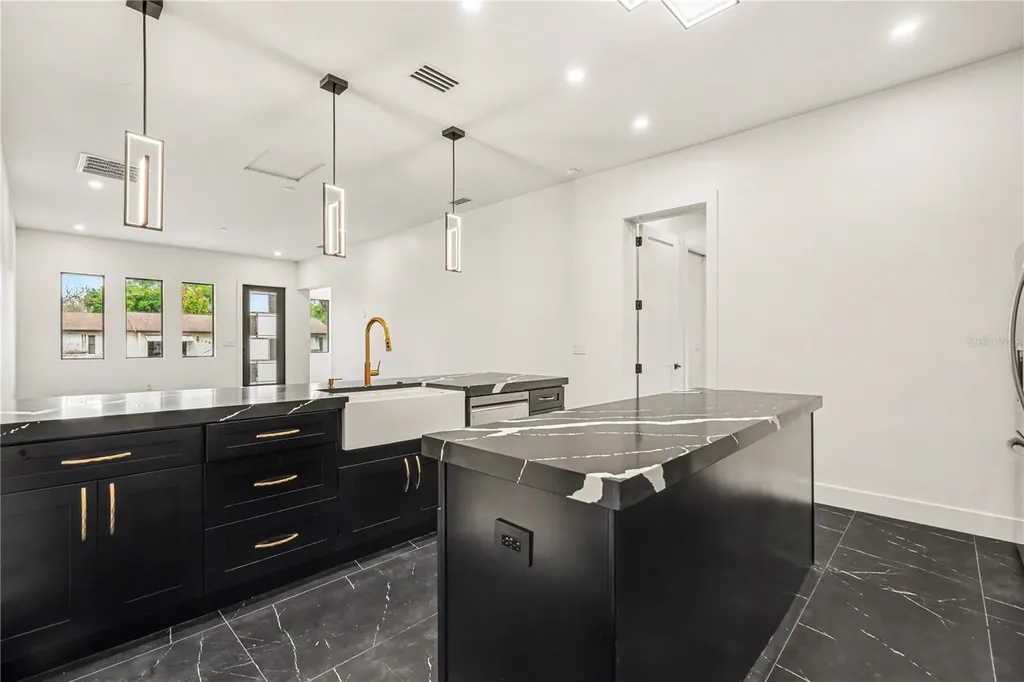 105 Garland Avenue Seffner FL 33584
