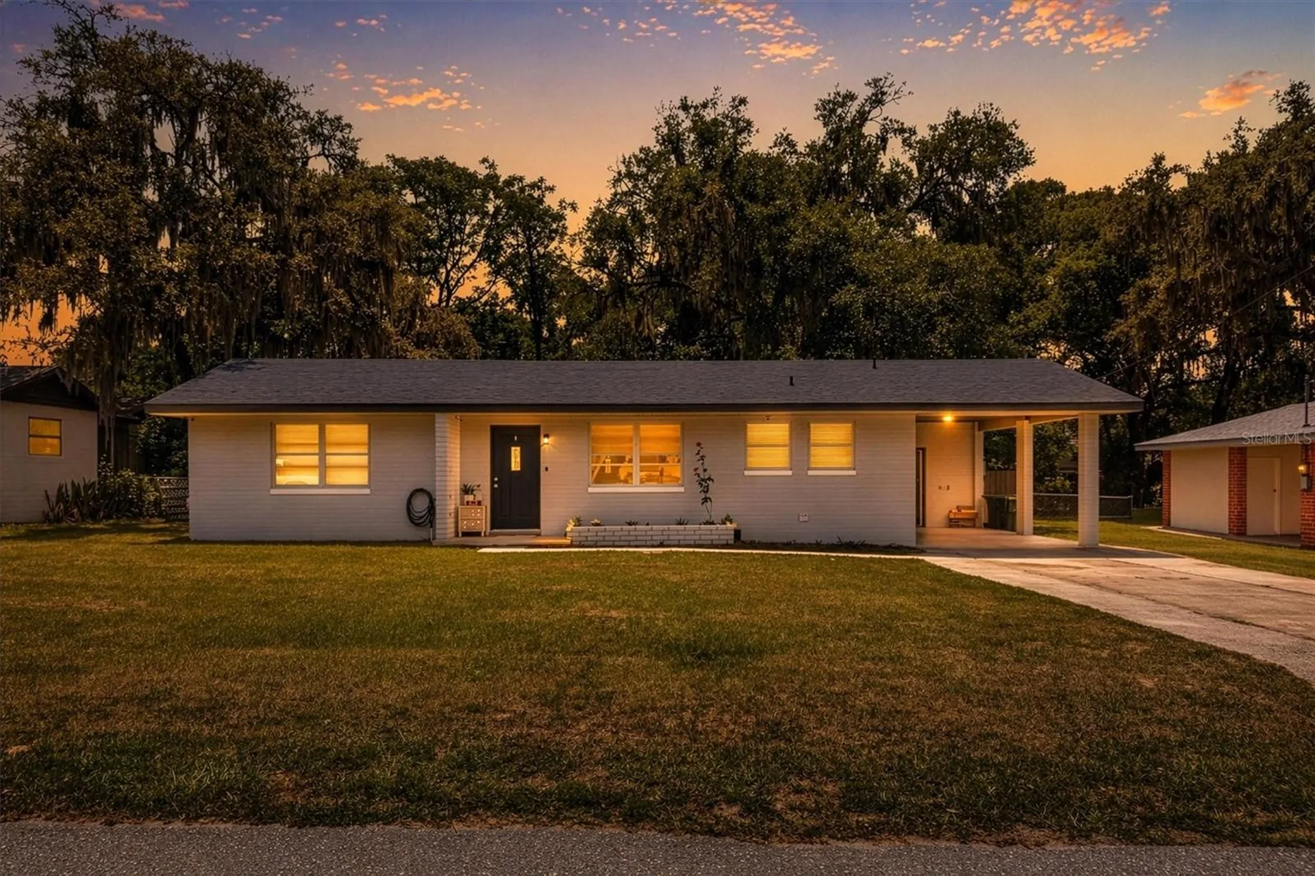 2303 Mahoney Avenue Leesburg FL 34748