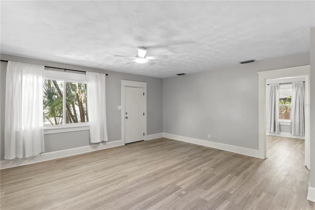 225 35th Street S St Petersburg FL 33711