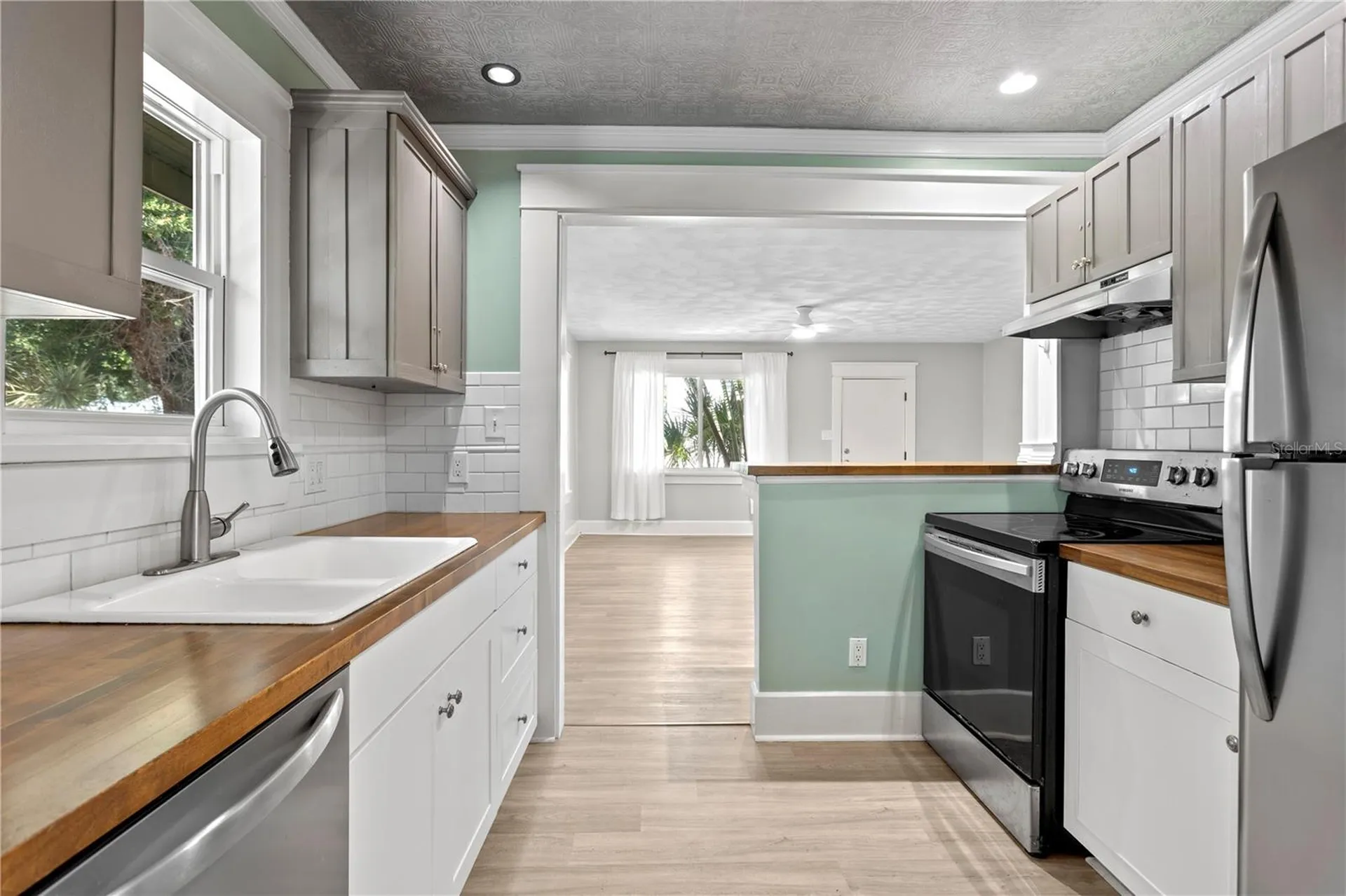 225 35th Street S St Petersburg FL 33711