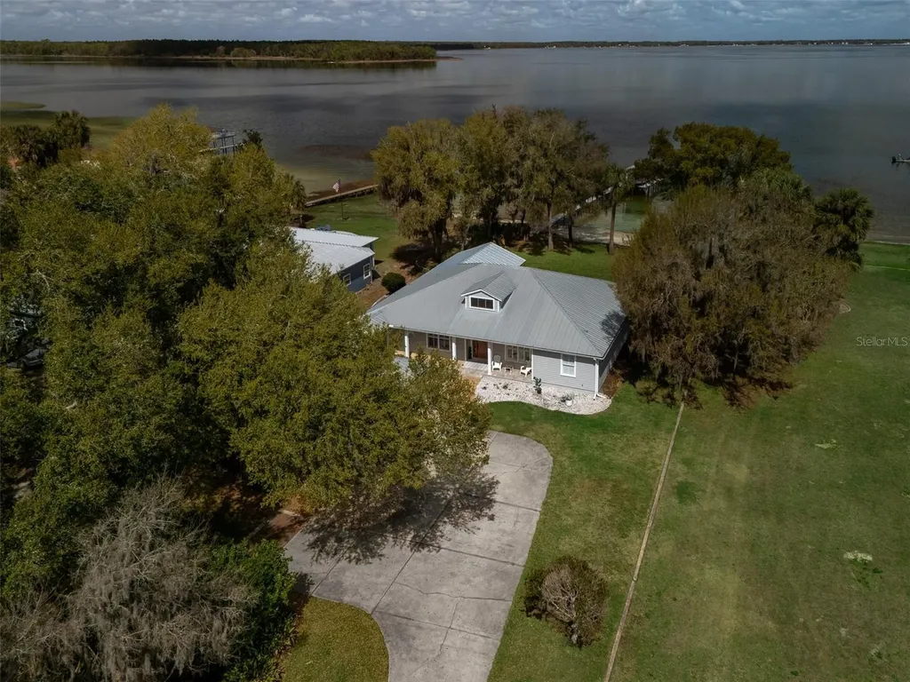 12495 SE Sunset Harbor Road Weirsdale FL 32195